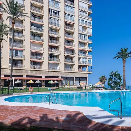 Bright Coastal With Pool