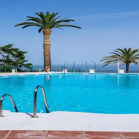Apartment Bright Coastal With Pool