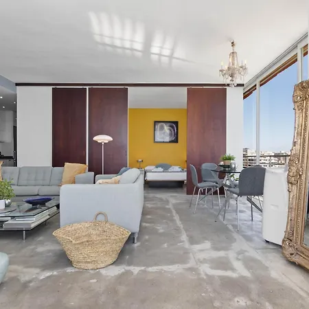 Bright Coastal With Pool Apartment