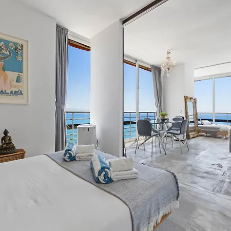 Bright Coastal With Pool *