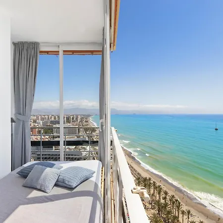 Bright Coastal With Pool Apartment *