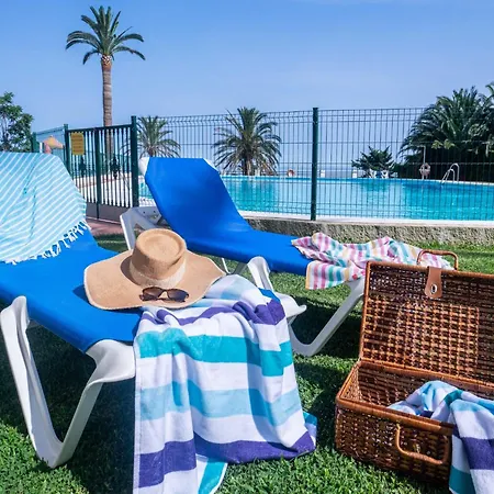 Bright Coastal With Pool